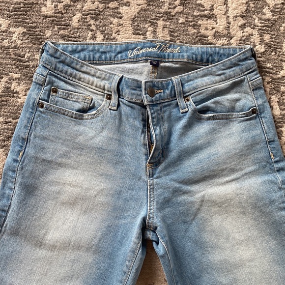 Universal Thread Distressed Crop Jeans Size 6 28R - Picture 2 of 5